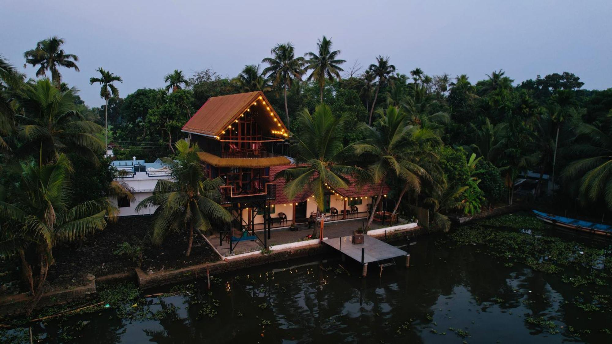 Tulsi Kayal Retreat Apartman Champakulam Kültér fotó