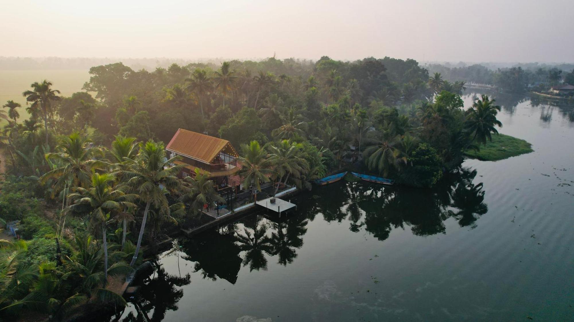 Tulsi Kayal Retreat Apartman Champakulam Kültér fotó